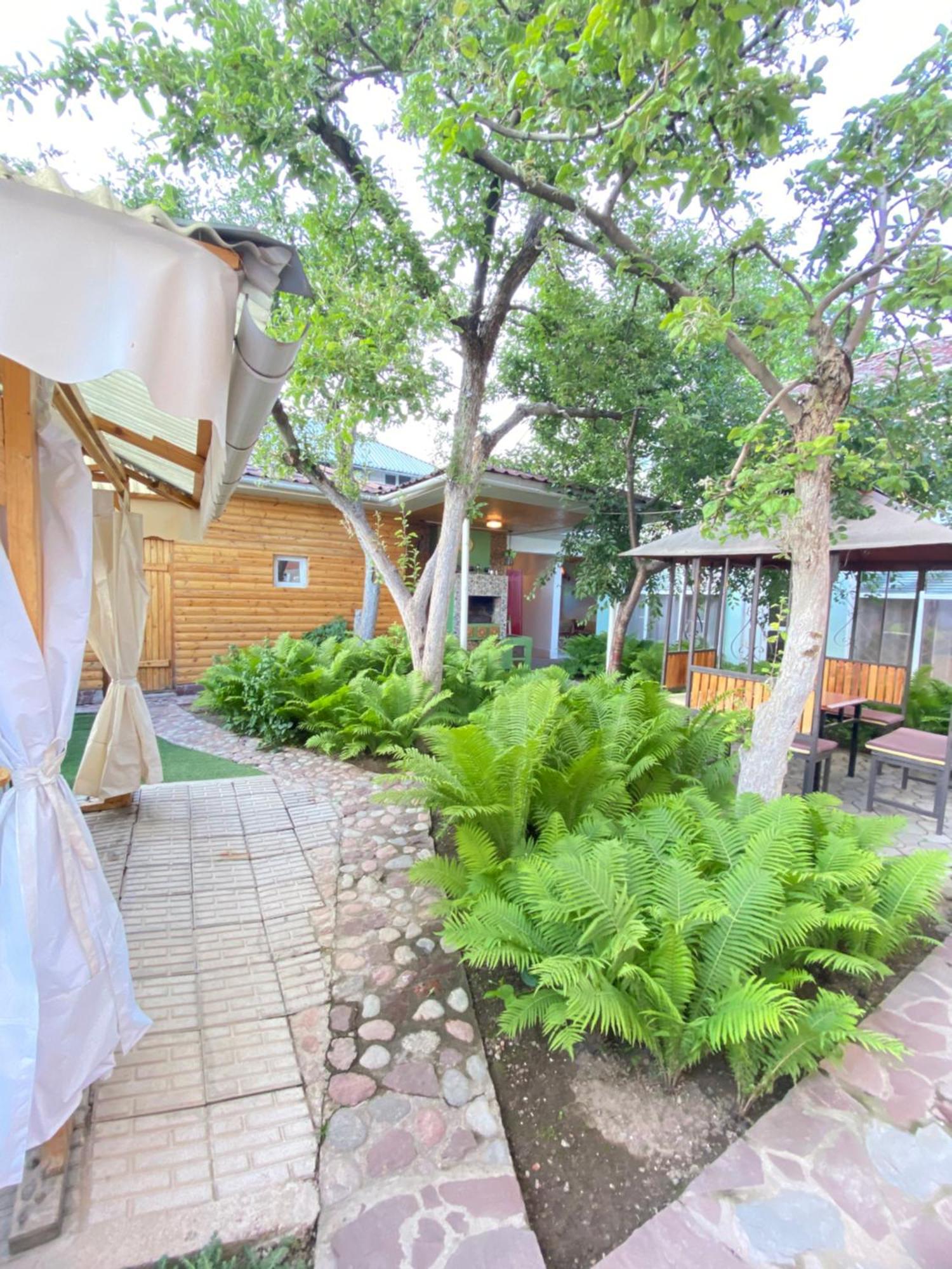 Osobyi Guest House Cholpon-Ata Luaran gambar